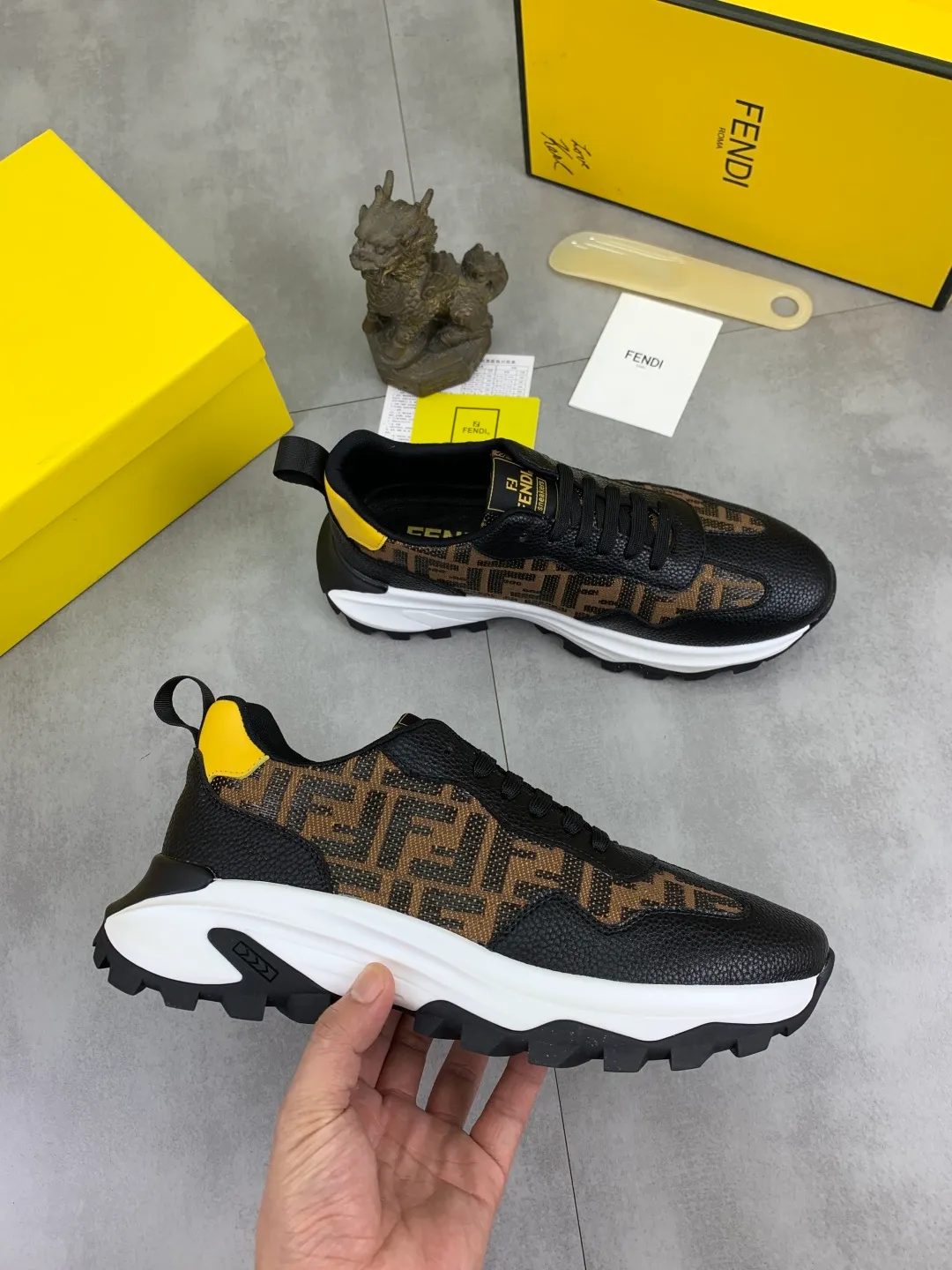 ​Men's shoes 💰P440 💰【New】Little monster 🆘 New FENDI 🕶️🕶️Simple routing effect, showing an elegant and cool driving shoe 🎬Using imported calfskin + first-layer pigskin lining🐂Excellent material🎬Detailed workmanship 🤗Comfortable foot feel➰➰. ​Pair it with any outfit to show your taste and temperament, low-key luxury ♻️Design ​simple and elegant ​noble and fashionable 🍃​Very loved and favored by trendy men 💓❤️Size: 38-44 (45 customized) 3️⃣ colors available